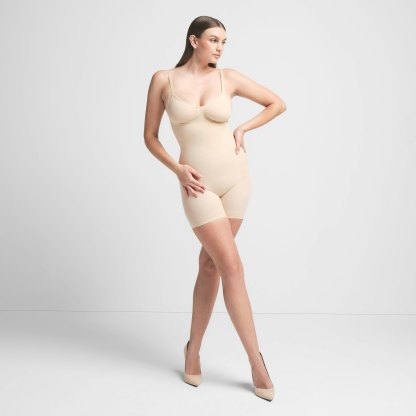 SEAMLESS SCULPT LOW BACK MID THIGH BODYSUIT - SAND