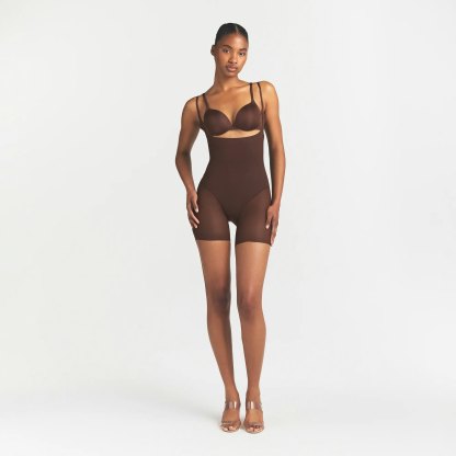 POWER MESH SHAPEWEAR CORE SCULPT OPEN BUST MID THIGH BODYSUIT - COCOA