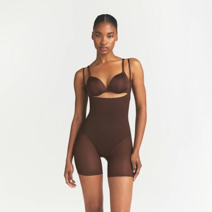 POWER MESH SHAPEWEAR CORE SCULPT OPEN BUST MID THIGH BODYSUIT - COCOA