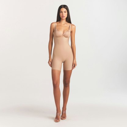 SKIMS BODY CORE SCULPT BACK SMOOTHING OPEN BUST MID THIGH BODYSUIT - CLAY