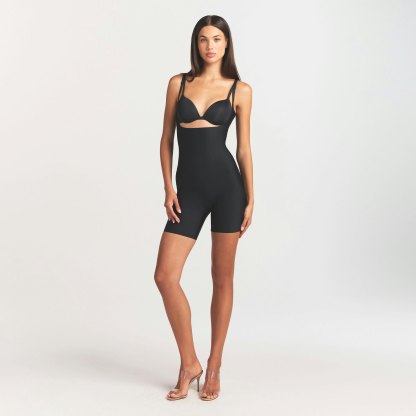 SKIMS BODY CORE SCULPT BACK SMOOTHING OPEN BUST MID THIGH BODYSUIT - ONYX