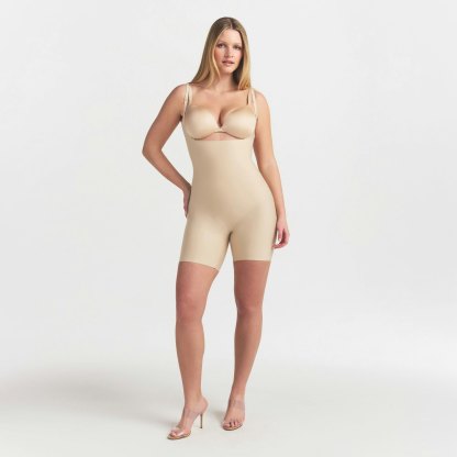 SKIMS BODY CORE SCULPT BACK SMOOTHING OPEN BUST MID THIGH BODYSUIT - SAND