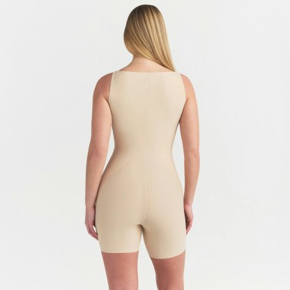 SKIMS BODY CORE SCULPT BACK SMOOTHING OPEN BUST MID THIGH BODYSUIT - SAND
