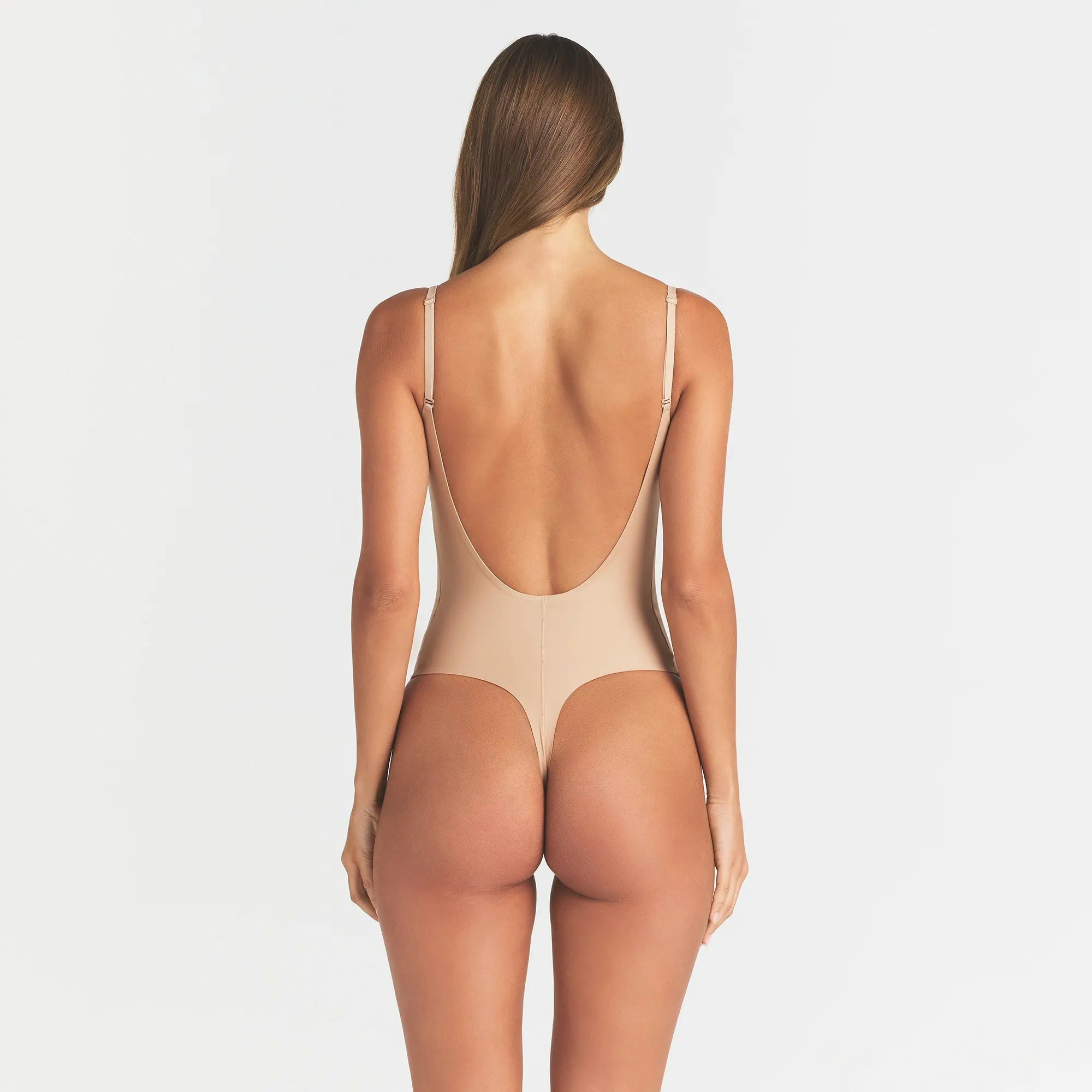 SKIMS BODY SCOOP LOW BACK THONG BODYSUIT - CLAY