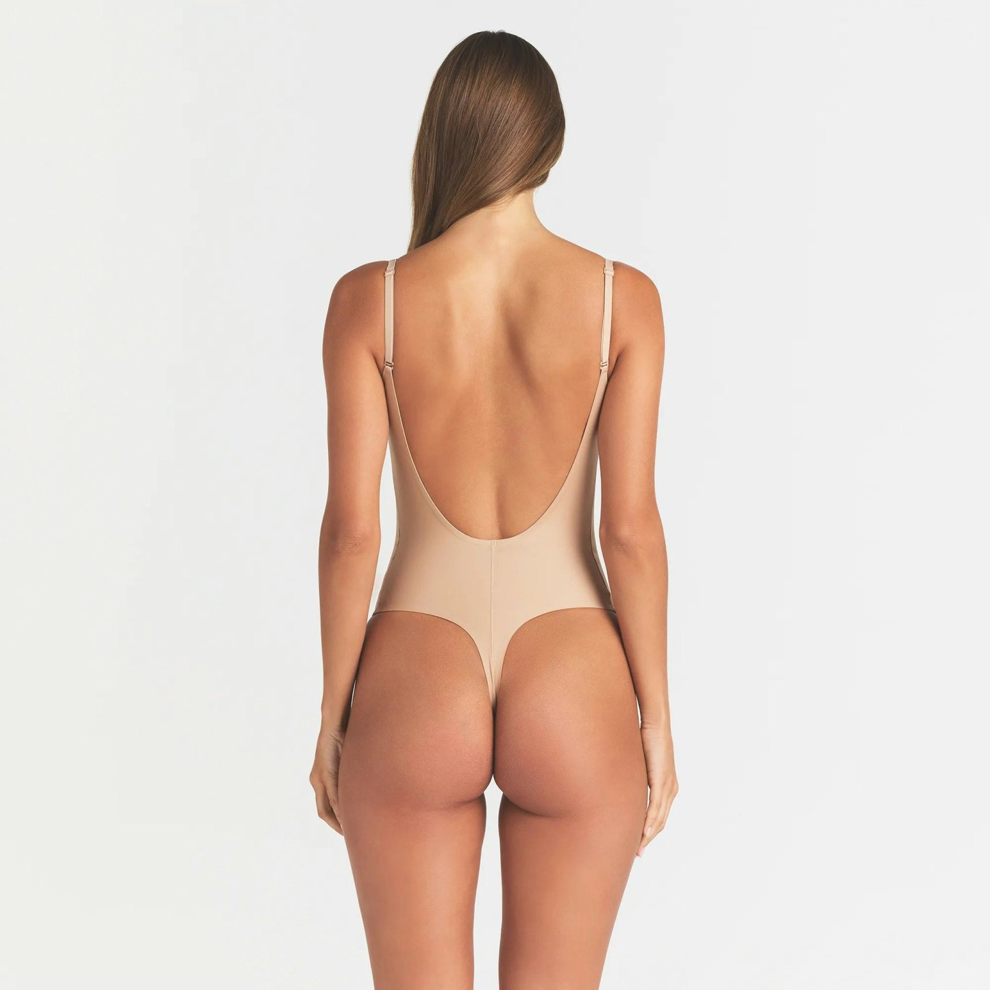 SKIMS BODY SCOOP LOW BACK THONG BODYSUIT - CLAY