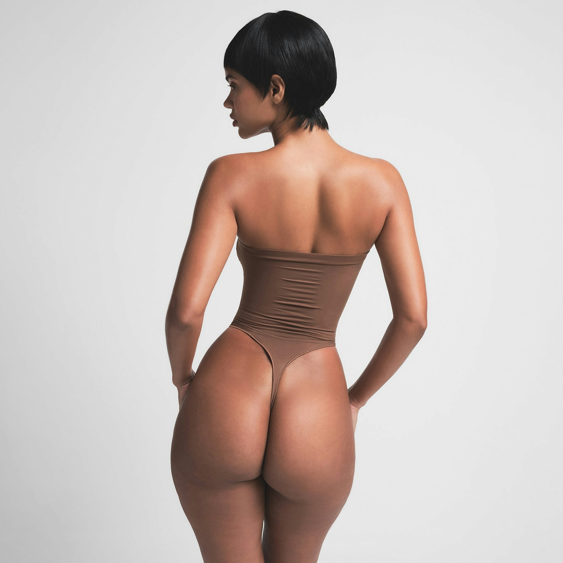 SEAMLESS SCULPT STRAPLESS THONG BODYSUIT - JASPER
