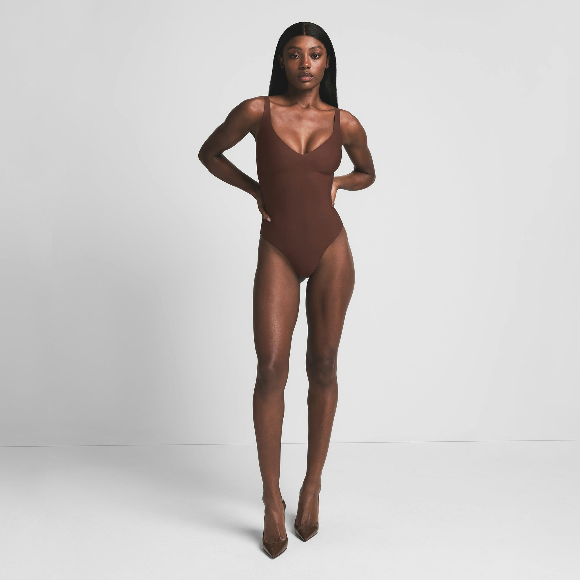 SKIMS BODY UNLINED PLUNGE THONG BODYSUIT - COCOA