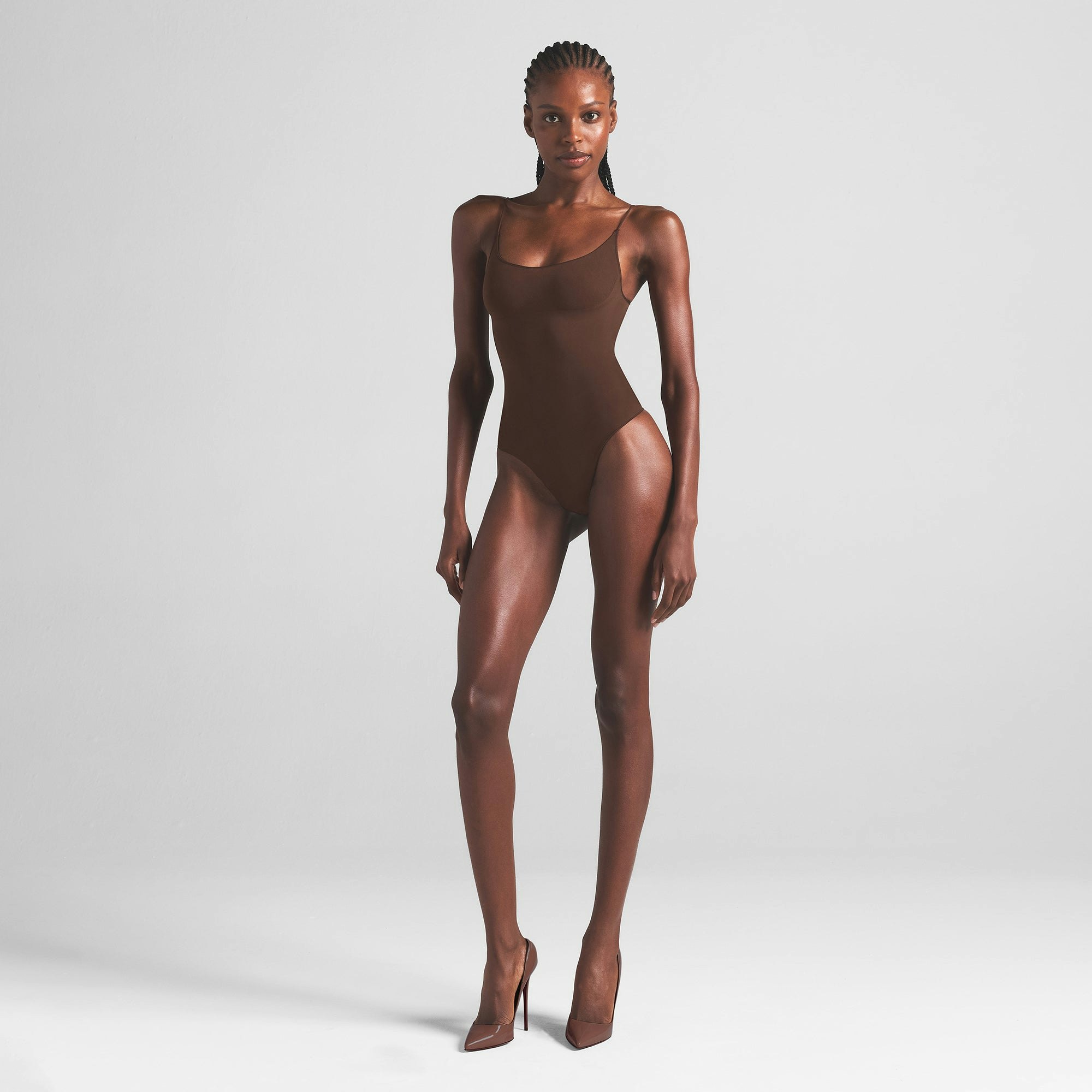 SHEER SEAMLESS THONG BODYSUIT - COCOA