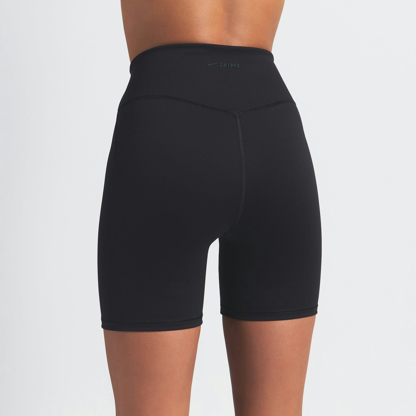 NikeSKIMS MATTE 5" BIKER SHORT - OBSIDIAN - image 3