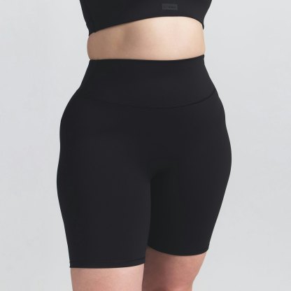 NikeSKIMS MATTE 7" BIKER SHORT - OBSIDIAN - image 7
