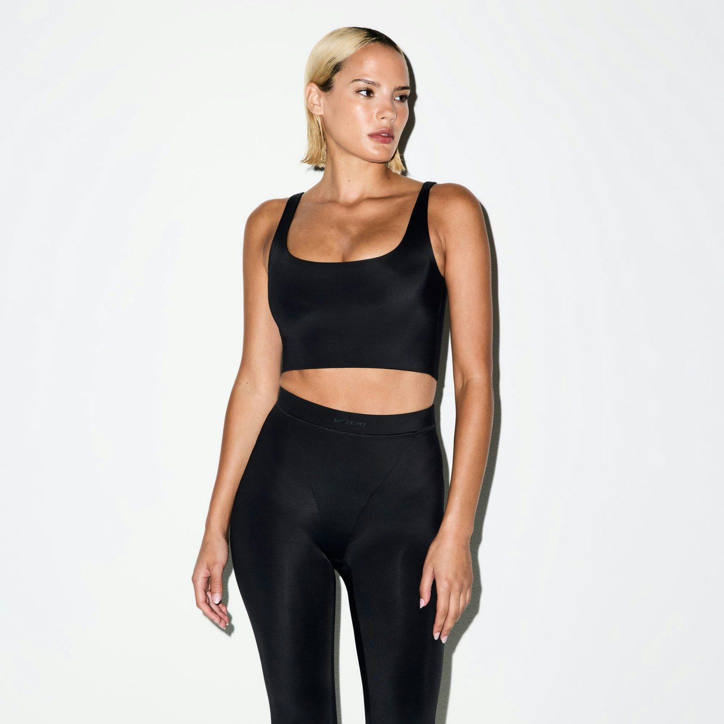NikeSKIMS SHINE V-LINE 26" LEGGING - OBSIDIAN - image 2