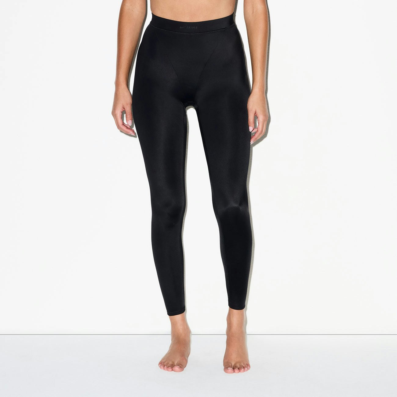 NikeSKIMS SHINE V-LINE 26" LEGGING - OBSIDIAN - image 3