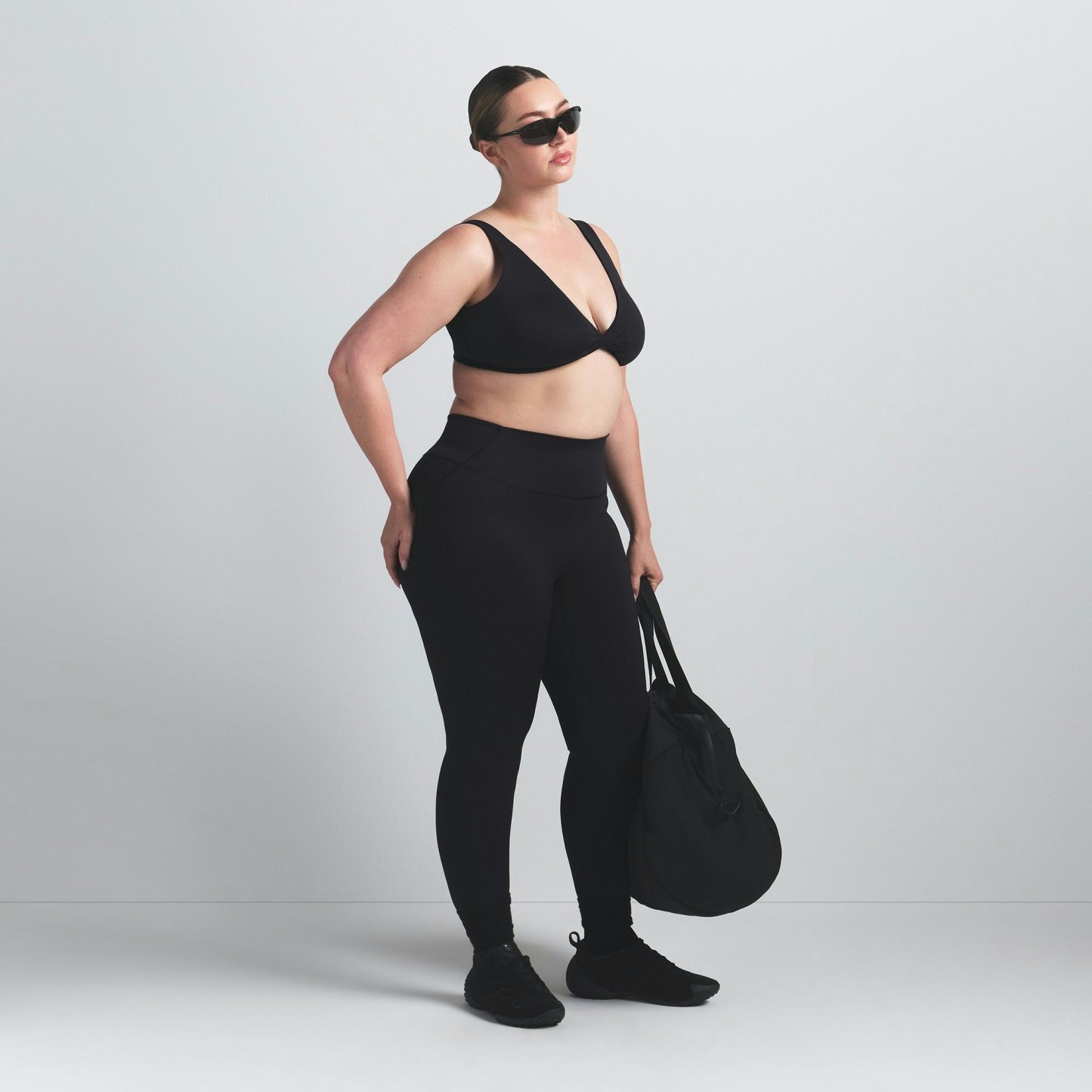 NikeSKIMS MATTE 26" LEGGING - OBSIDIAN - image 5