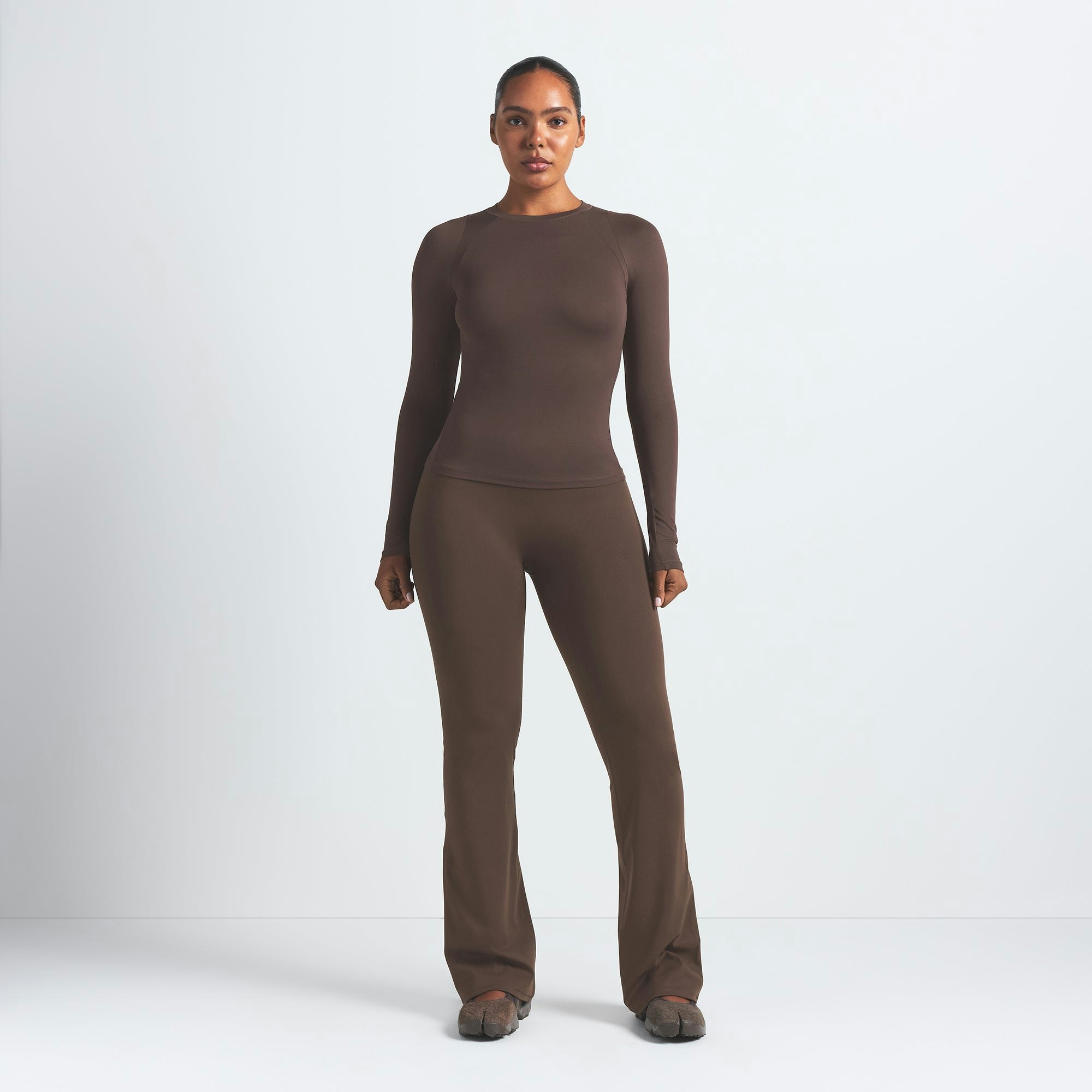 NikeSKIMS MATTE SLIM FLARE LEGGING - DARK SEPIA - image 13