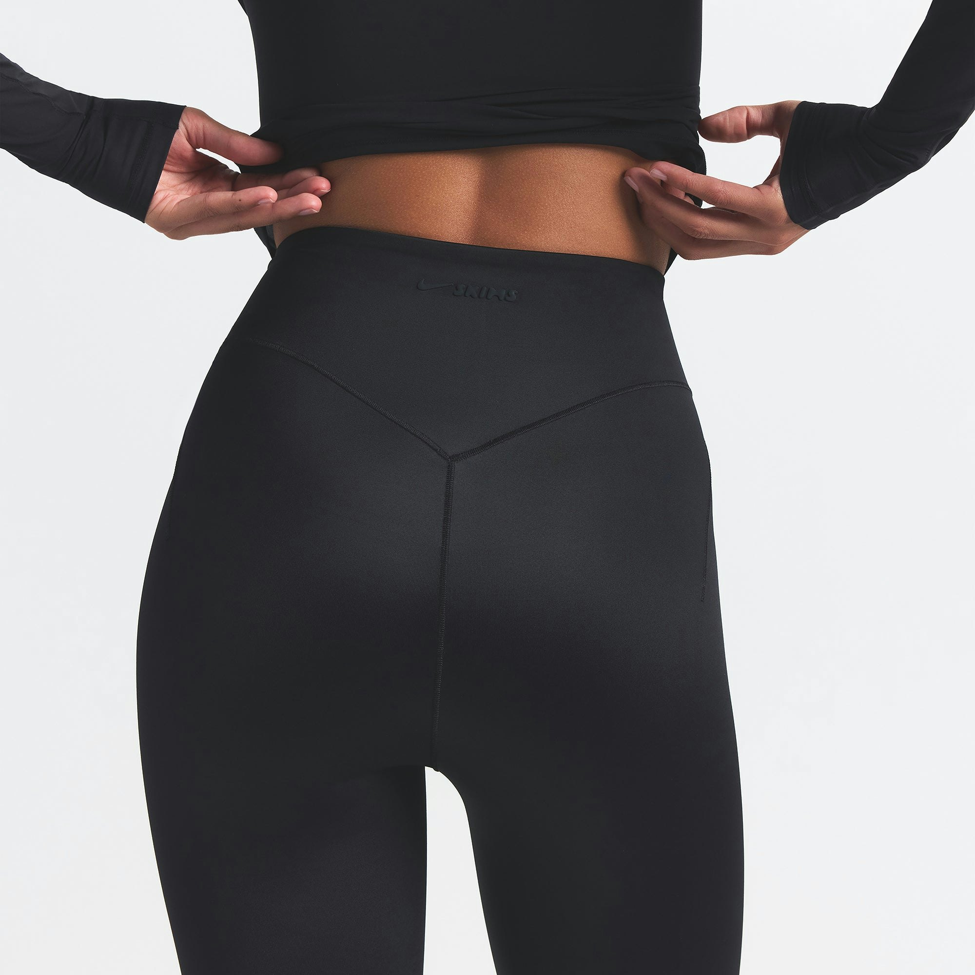 NikeSKIMS SHINE BONDED WAIST 26" LEGGING - OBSIDIAN - image 2
