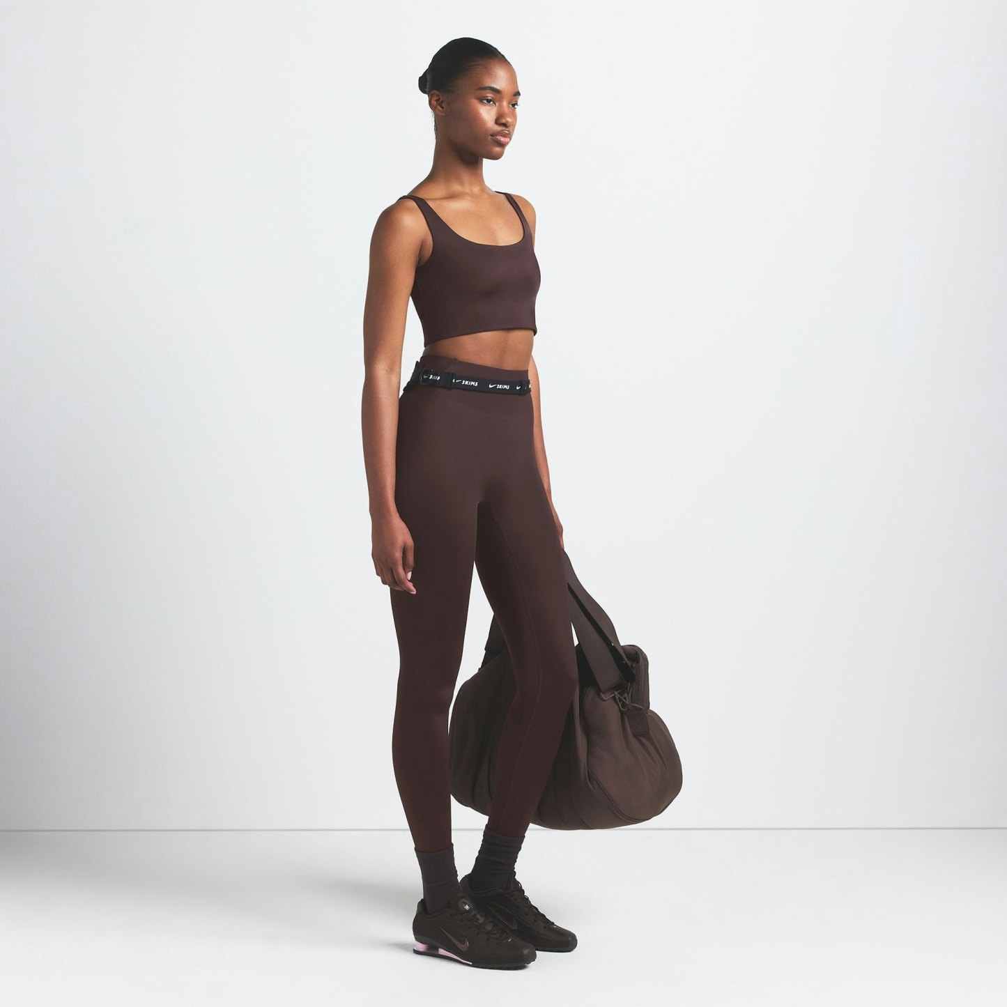 NikeSKIMS SHINE BONDED WAIST 26" LEGGING - PHOENIX - image 11