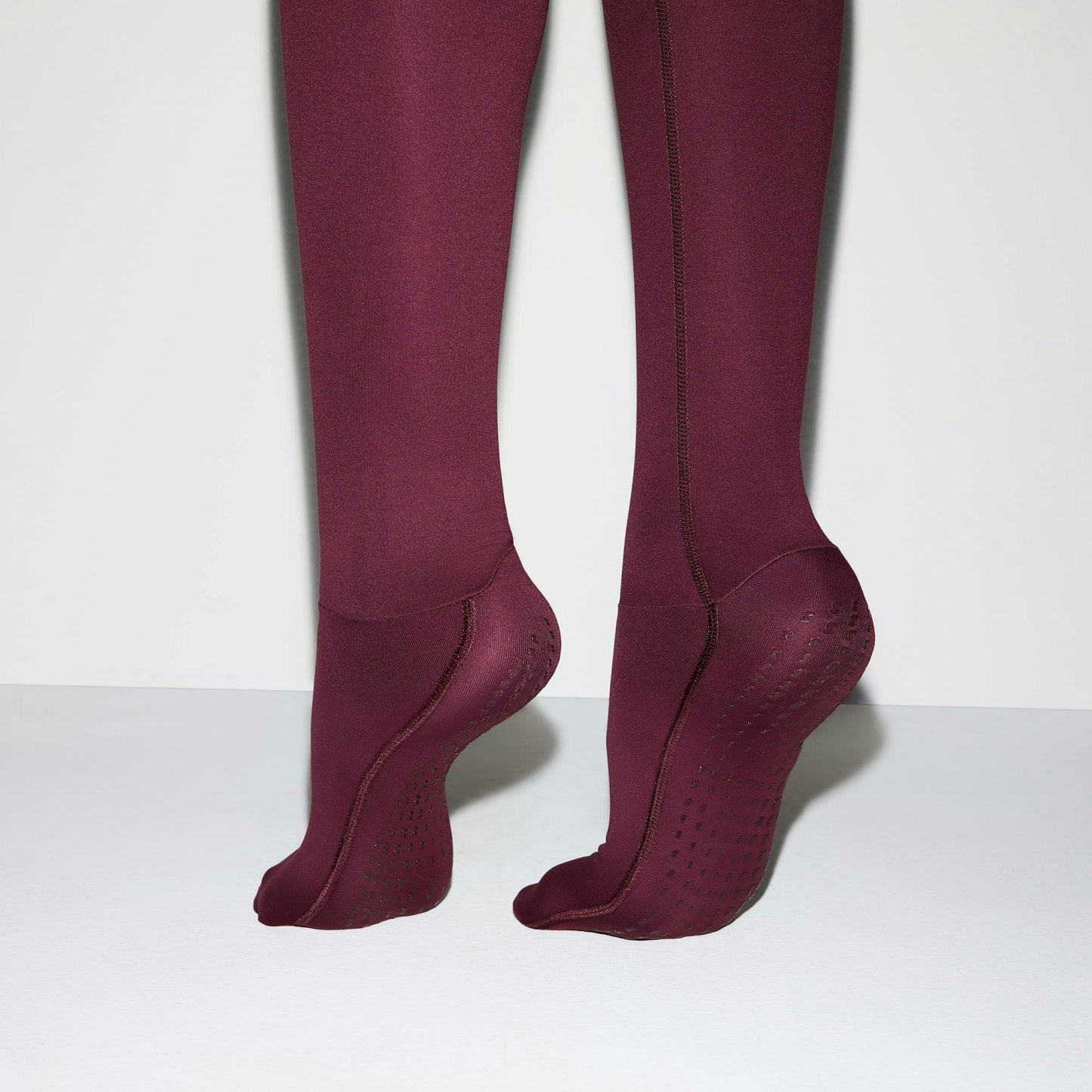 NikeSKIMS MATTE FOOTSIE GRIP LEGGING - CURRANT - image 32