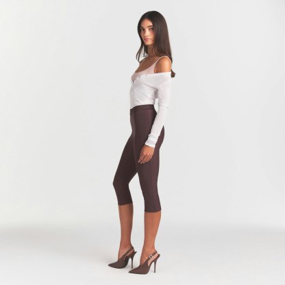 SKIMS BODY HIGH-WAISTED CAPRI - RAISIN - image 9