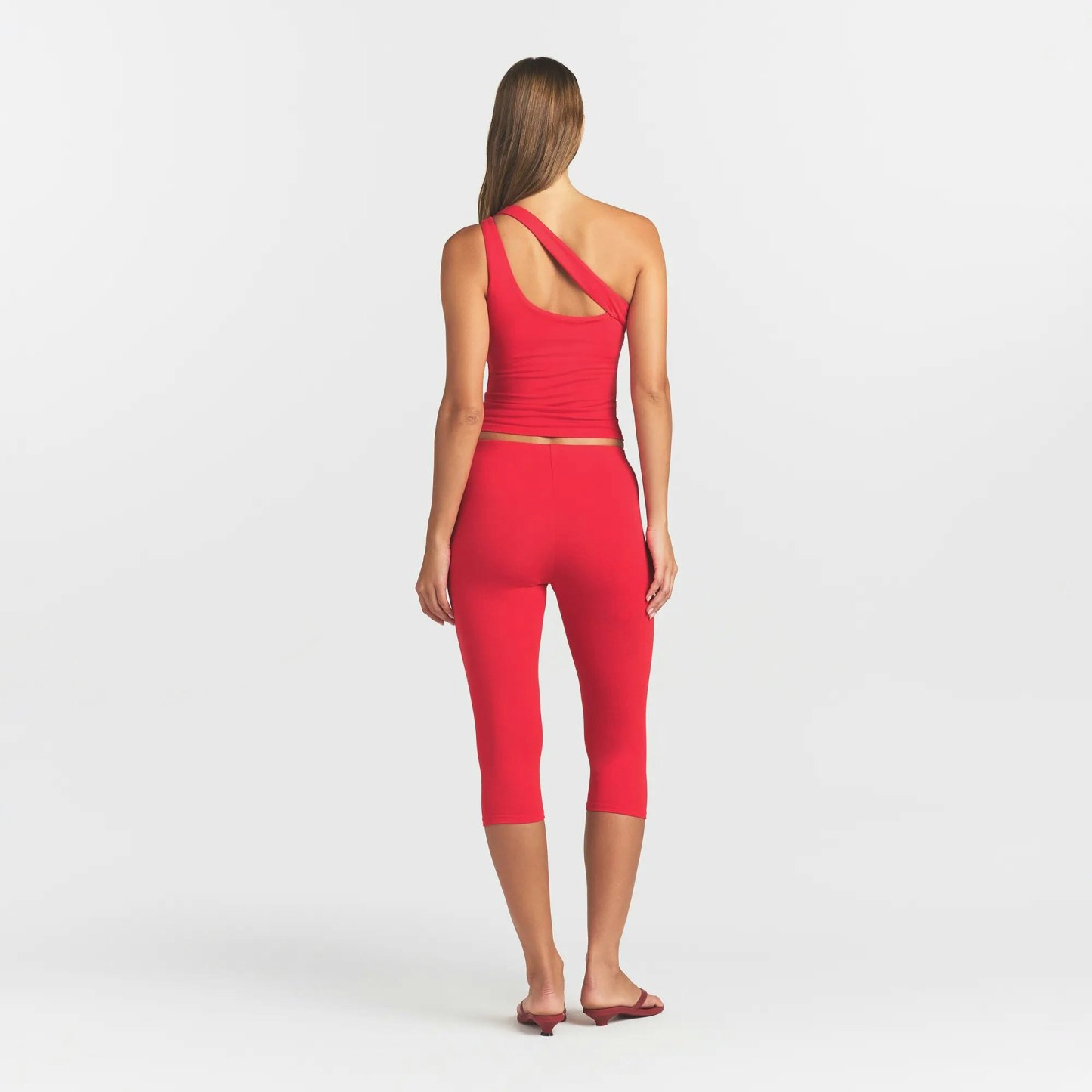 SMOOTH LAYERS HIGH-WAISTED CAPRI - CARMINE - image 13