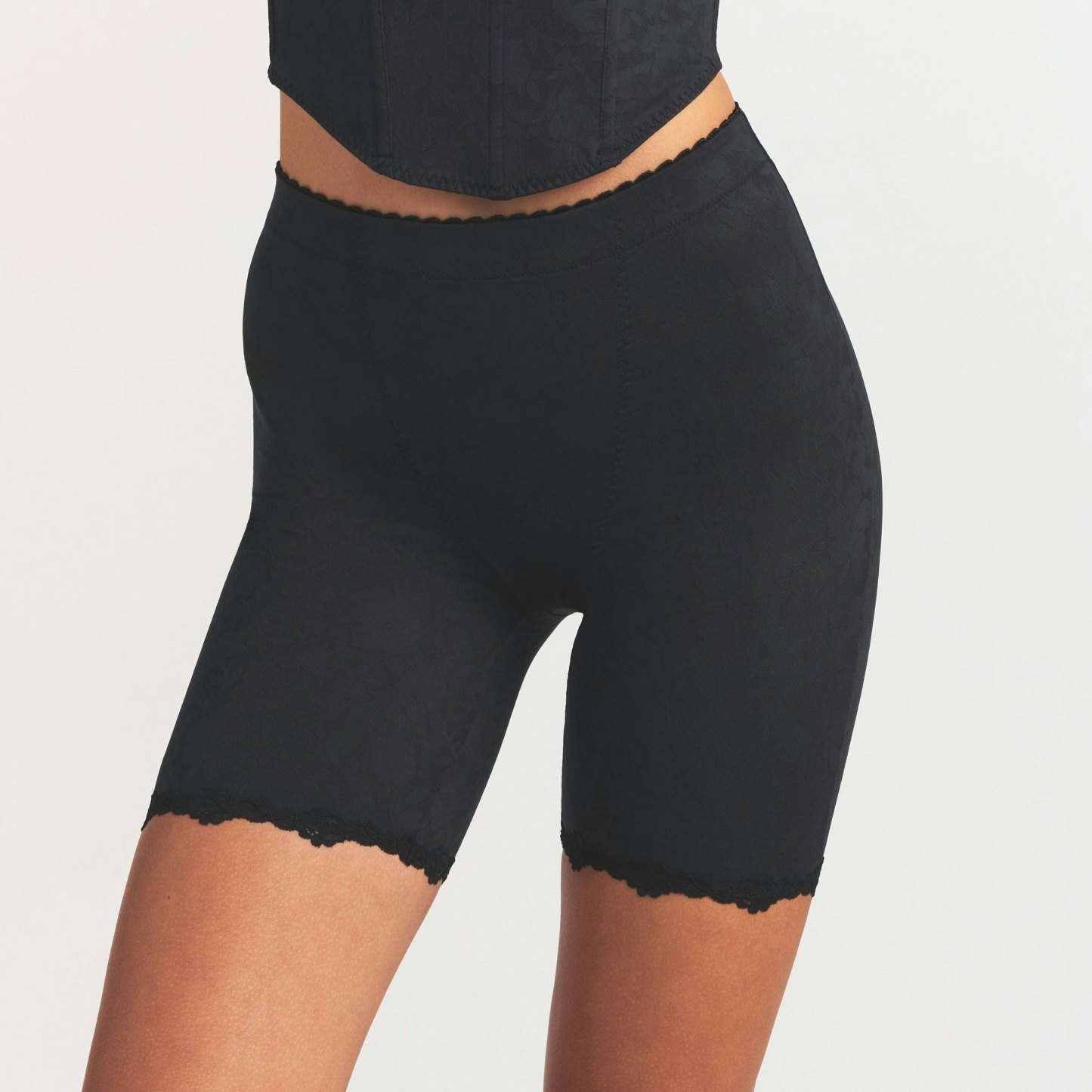 LACE SHAPEWEAR SHORT - ONYX