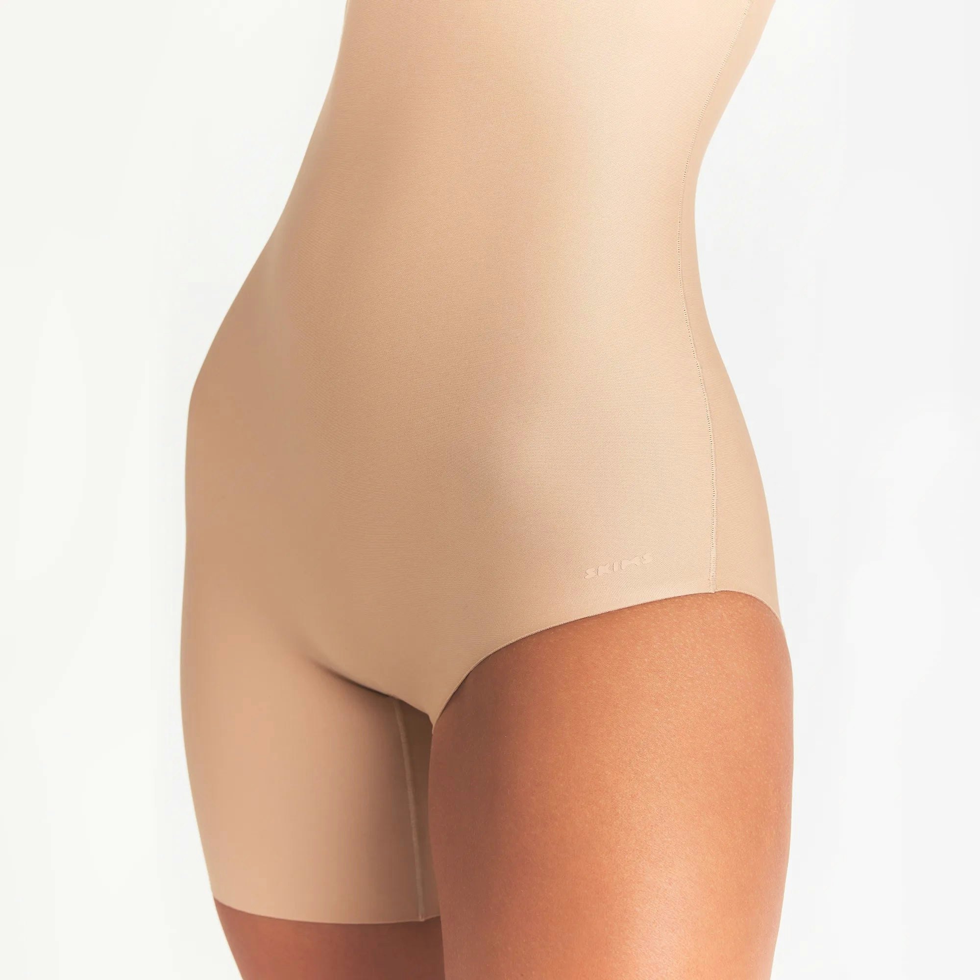 SKIMS BODY LEFT LEG SOLUTION SHORT - CLAY