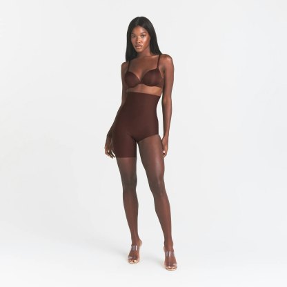 SKIMS BODY LEFT LEG SOLUTION SHORT - COCOA