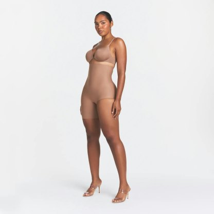 SKIMS BODY LEFT LEG SOLUTION SHORT - SIENNA