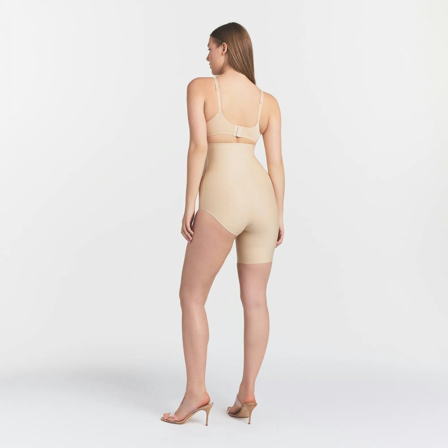 SKIMS BODY LEFT LEG SOLUTION SHORT - SAND