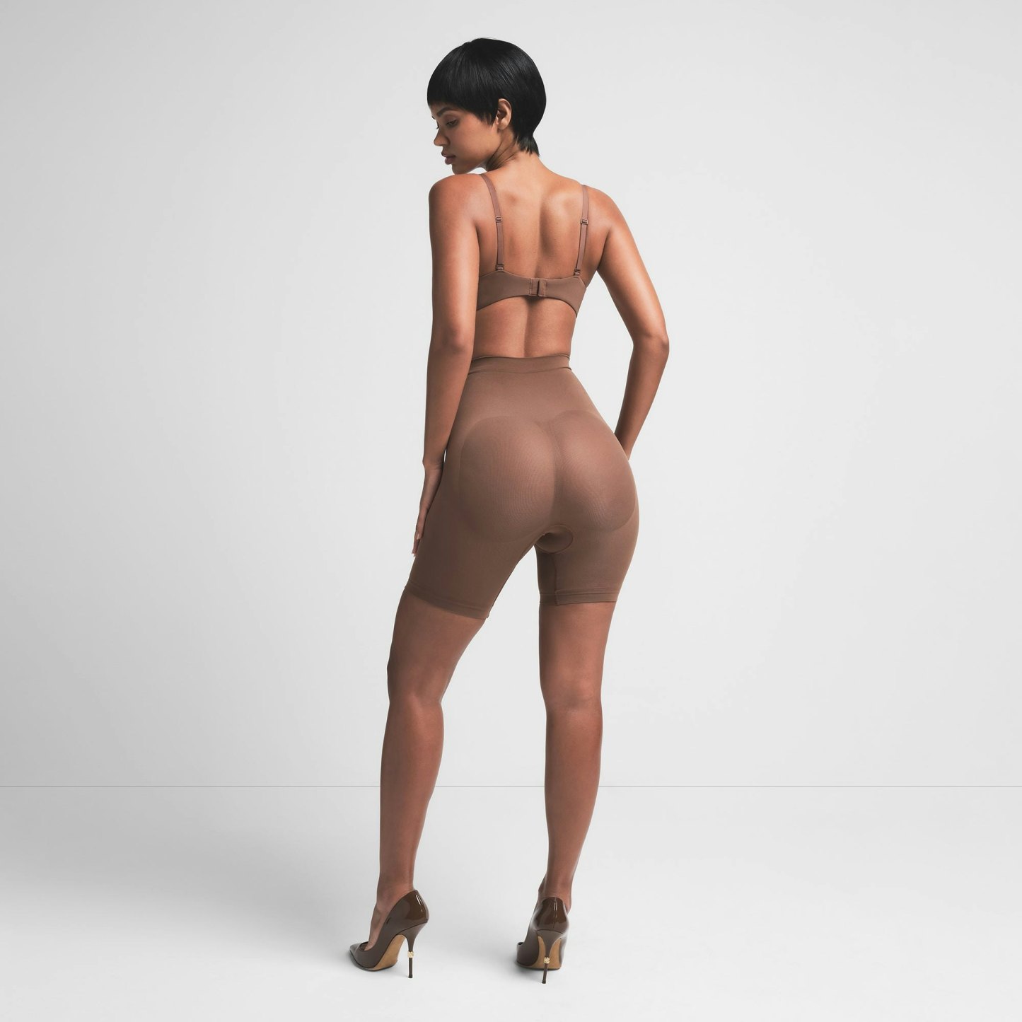 SEAMLESS SCULPT MID THIGH SHORT - JASPER