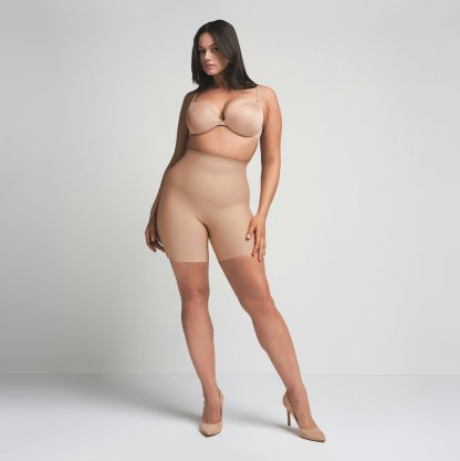 SKIMS BODY CORE SCULPT MID RISE SHORT - CLAY