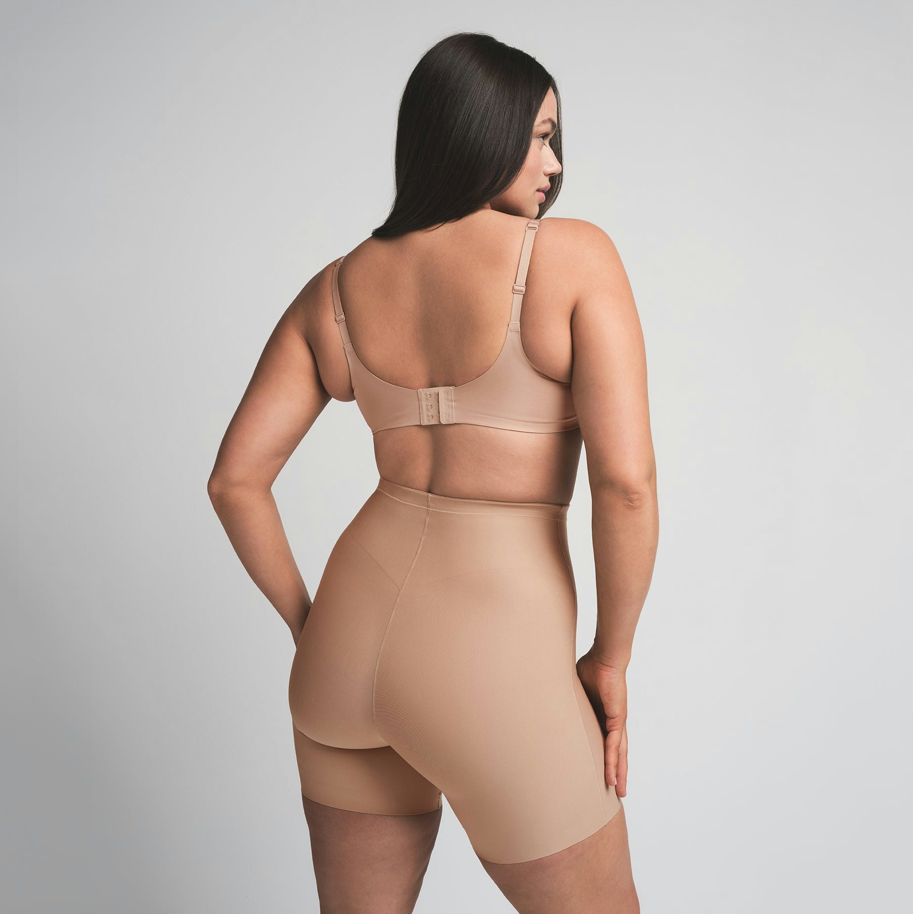 SKIMS BODY CORE SCULPT MID RISE SHORT - CLAY