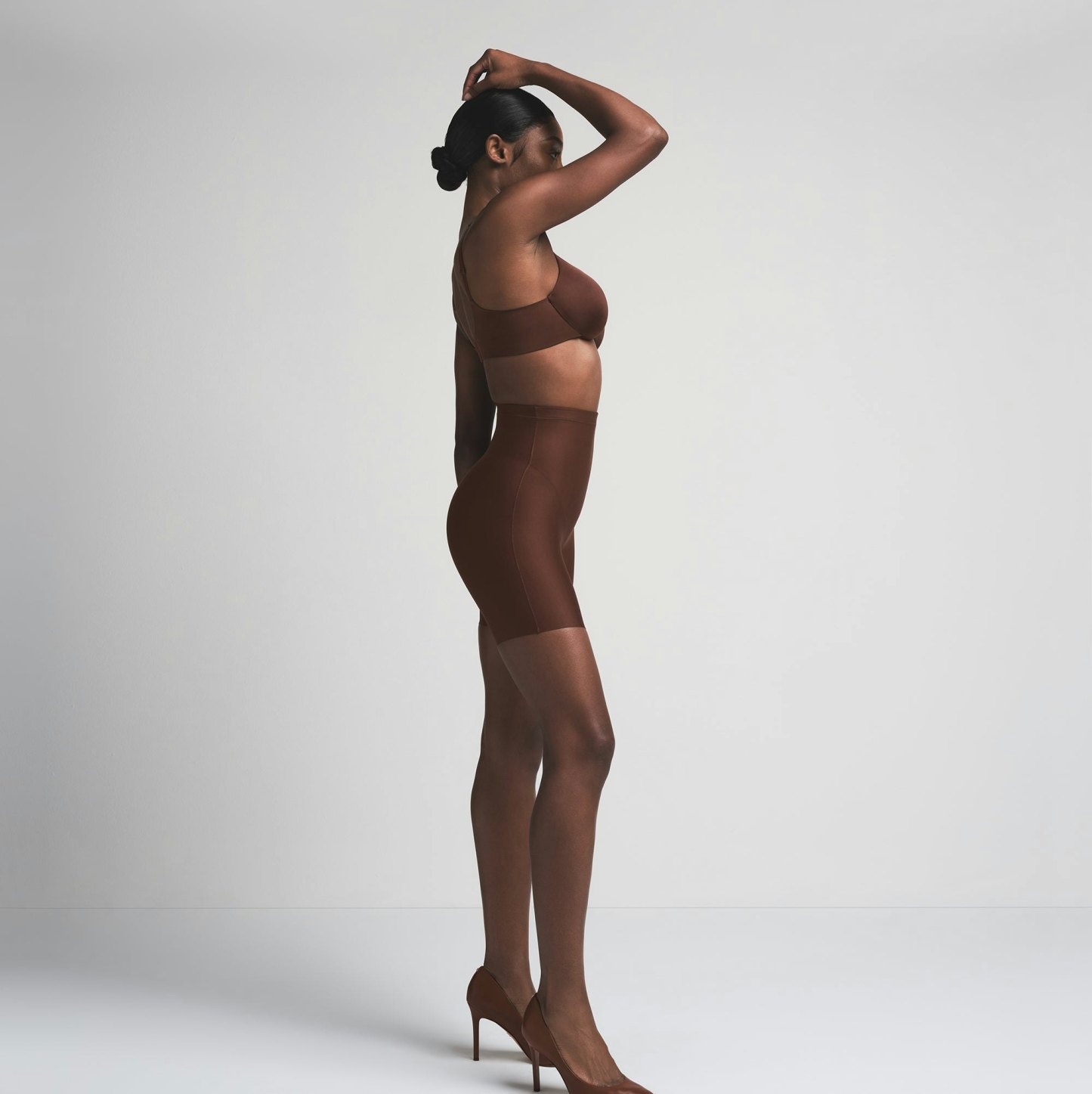 SKIMS BODY CORE SCULPT MID RISE SHORT - COCOA