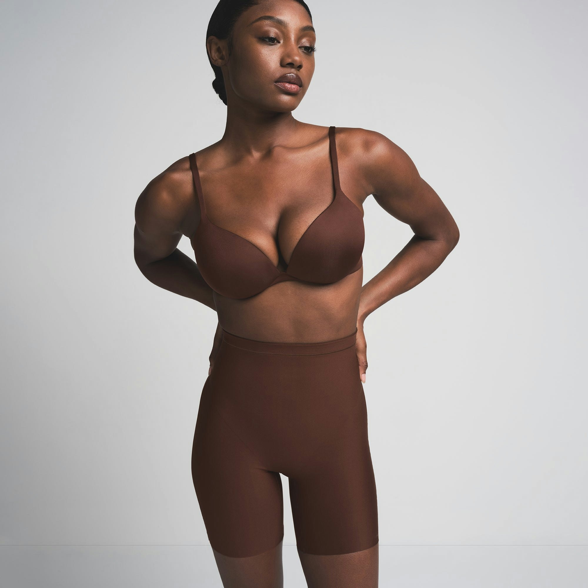 SKIMS BODY CORE SCULPT MID RISE SHORT - COCOA