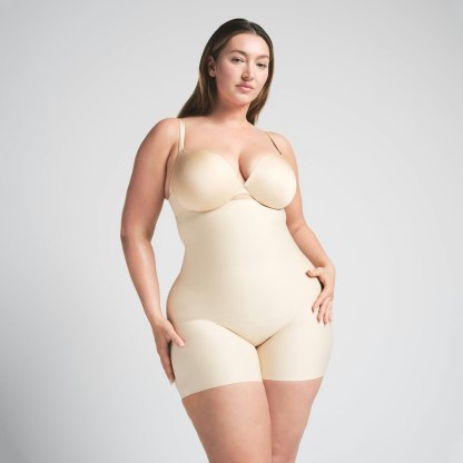SKIMS BODY CORE SCULPT HIGH-WAISTED SHORT - SAND