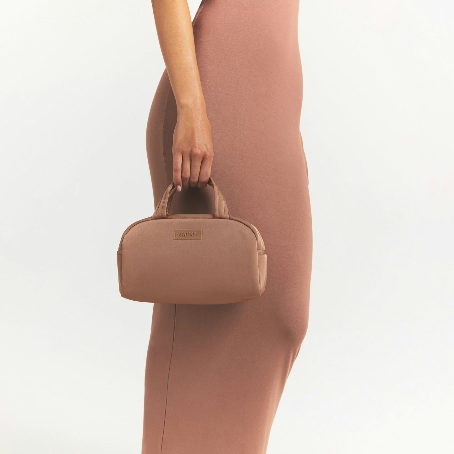 SKIMS ACCESSORIES SATIN MINI DUFFLE BAG - SIENNA