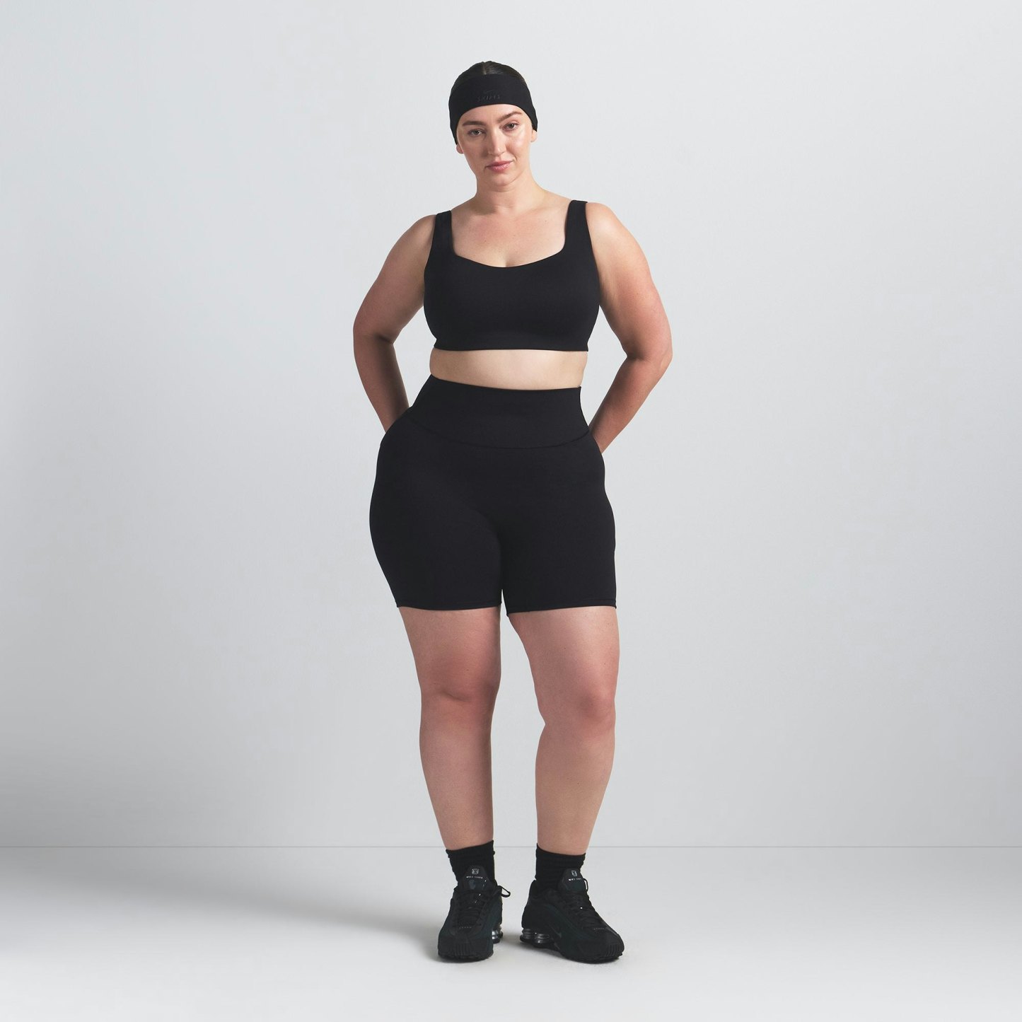 NikeSKIMS MATTE SCOOP NECK BRA - OBSIDIAN - image 4