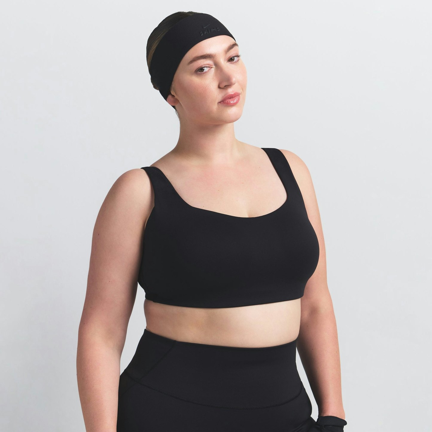 NikeSKIMS MATTE SCOOP NECK BRA - OBSIDIAN - image 5