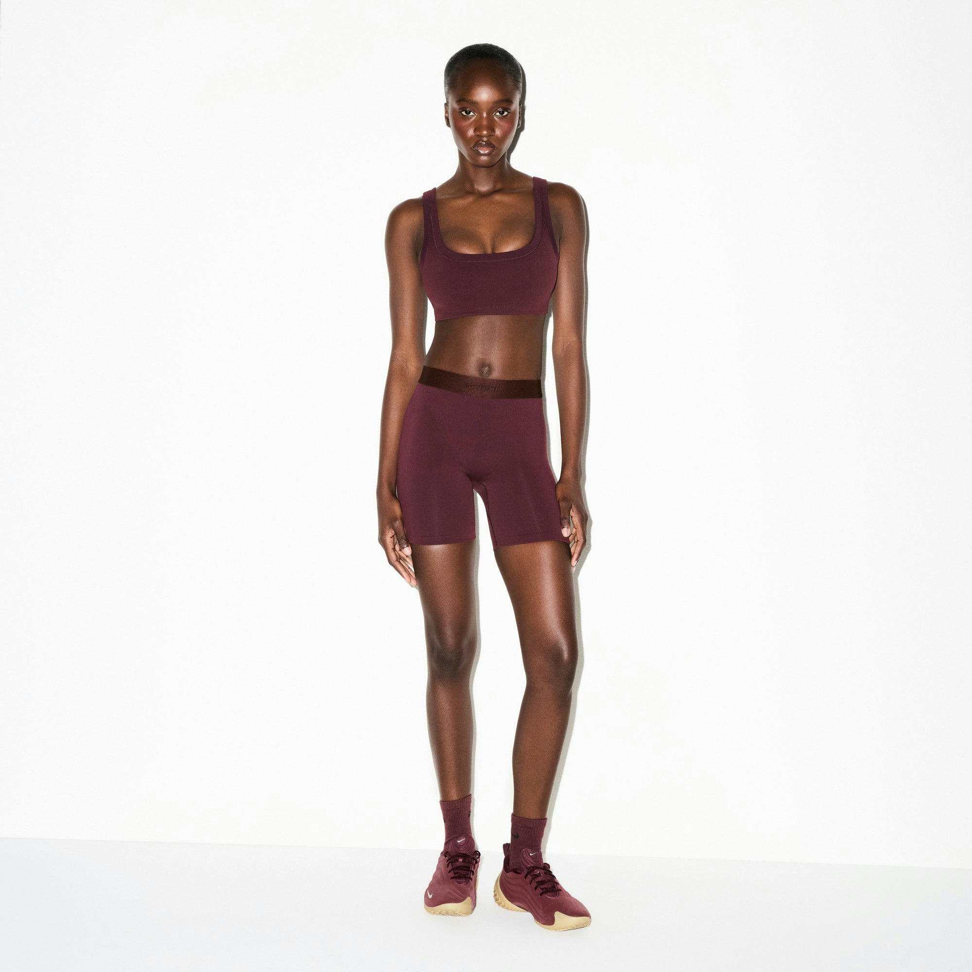 NikeSKIMS VINTAGE SEAMLESS SCOOP NECK BRA - CURRANT - image 23