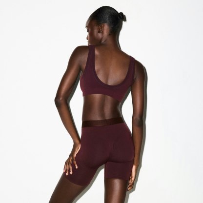 NikeSKIMS VINTAGE SEAMLESS SCOOP NECK BRA - CURRANT - image 25