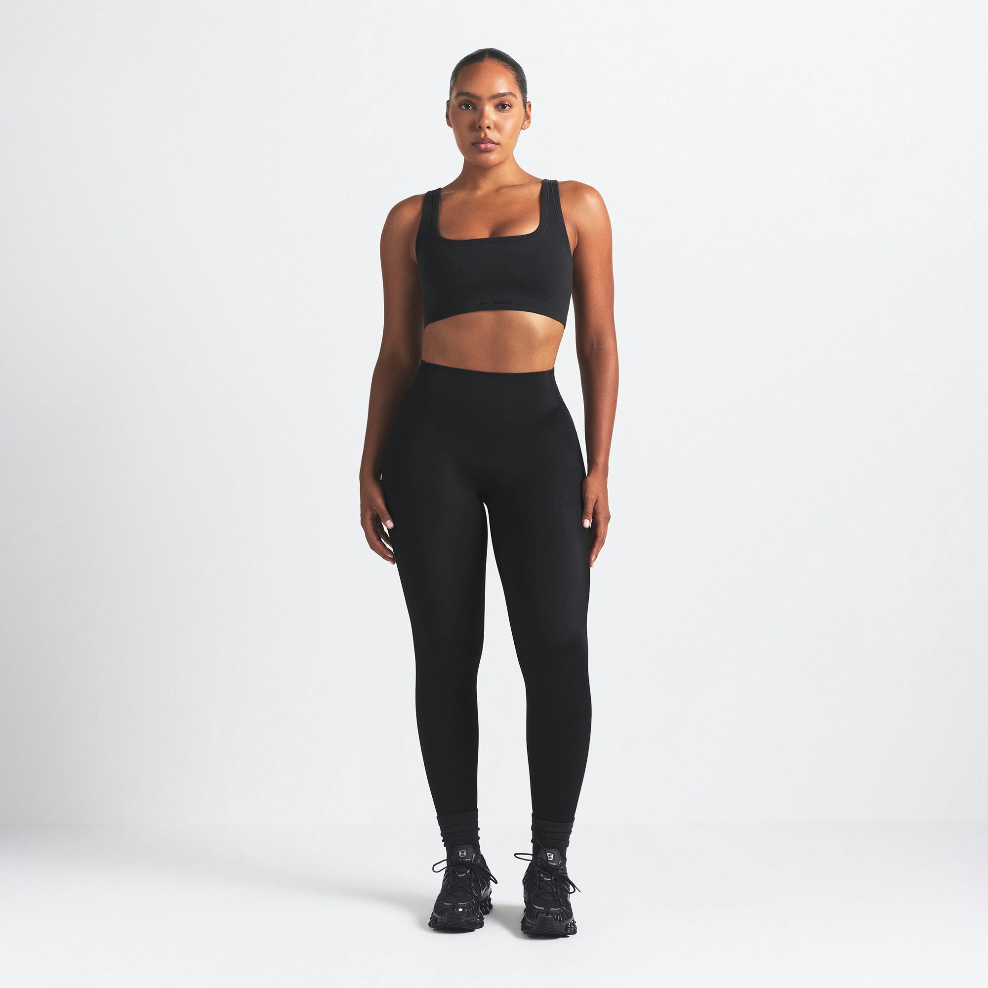 NikeSKIMS VINTAGE SEAMLESS SCOOP NECK BRA - OBSIDIAN - image 4