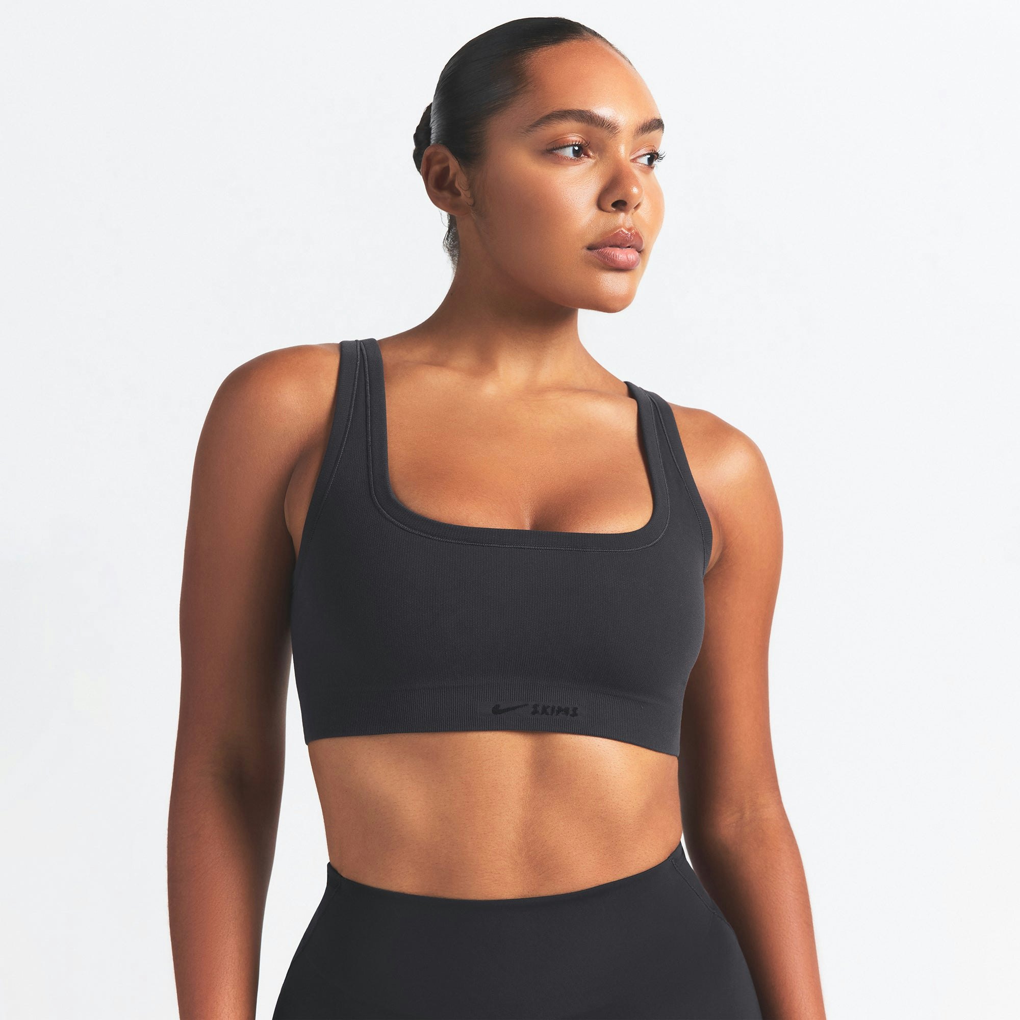 NikeSKIMS VINTAGE SEAMLESS SCOOP NECK BRA - OBSIDIAN