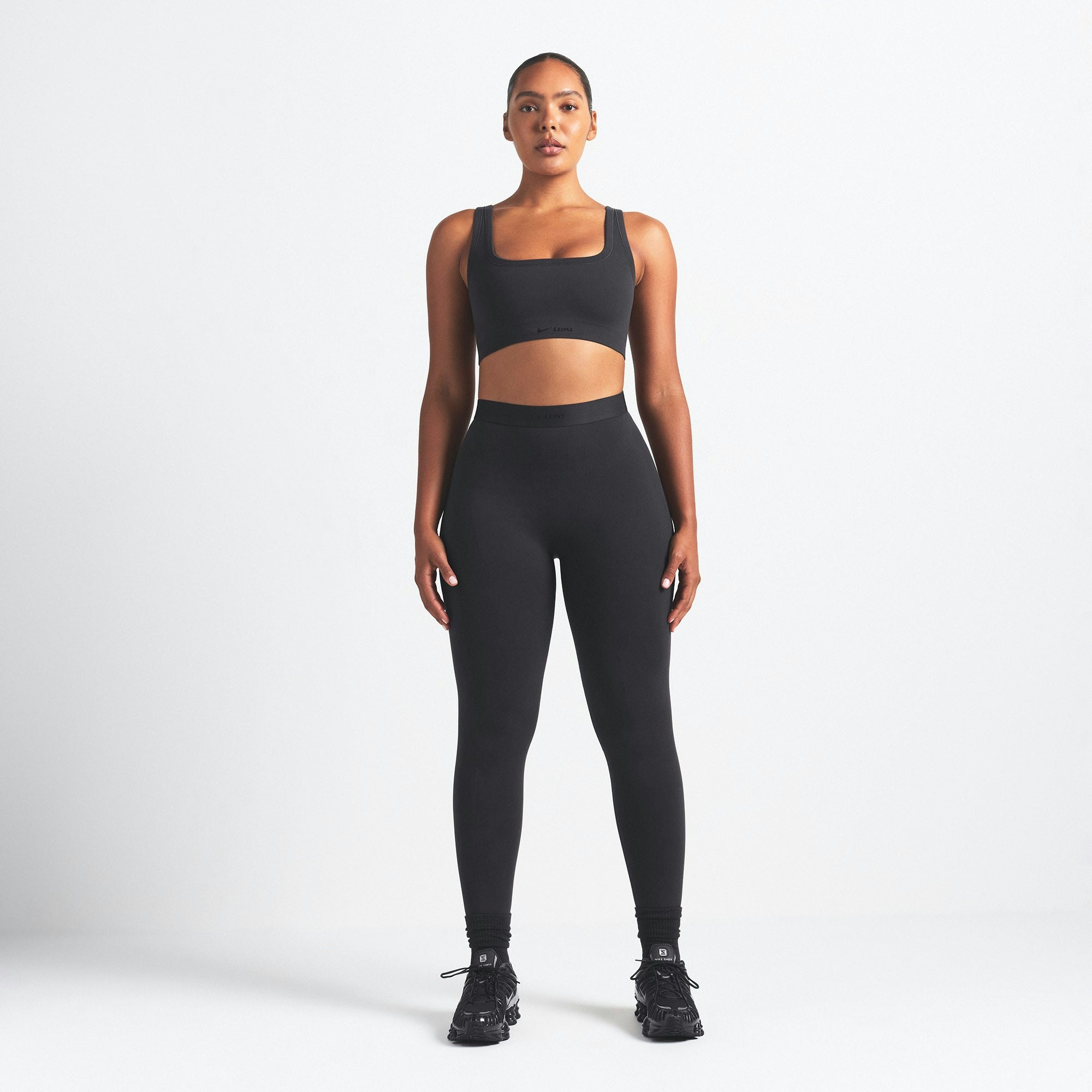 NikeSKIMS VINTAGE SEAMLESS SCOOP NECK BRA - OBSIDIAN - image 2