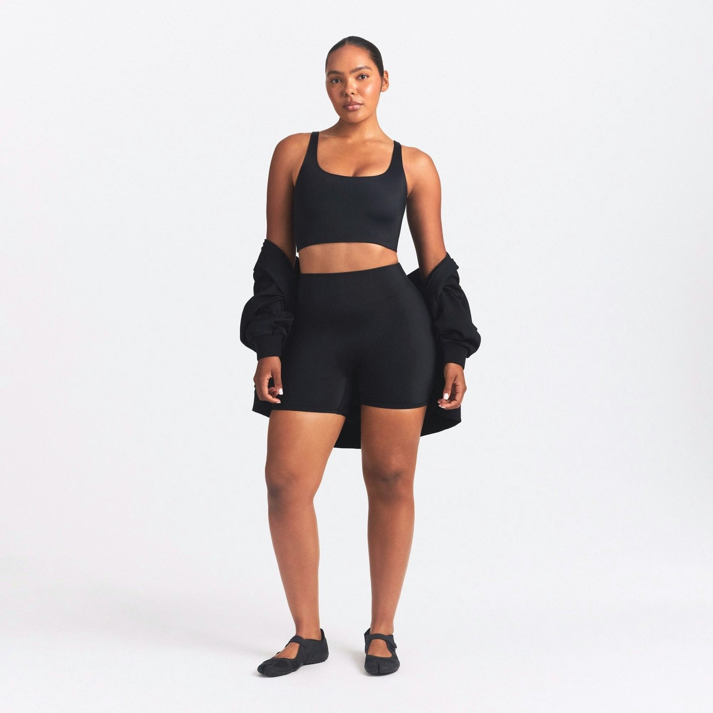 NikeSKIMS SHINE SCOOP NECK BRA TOP - OBSIDIAN