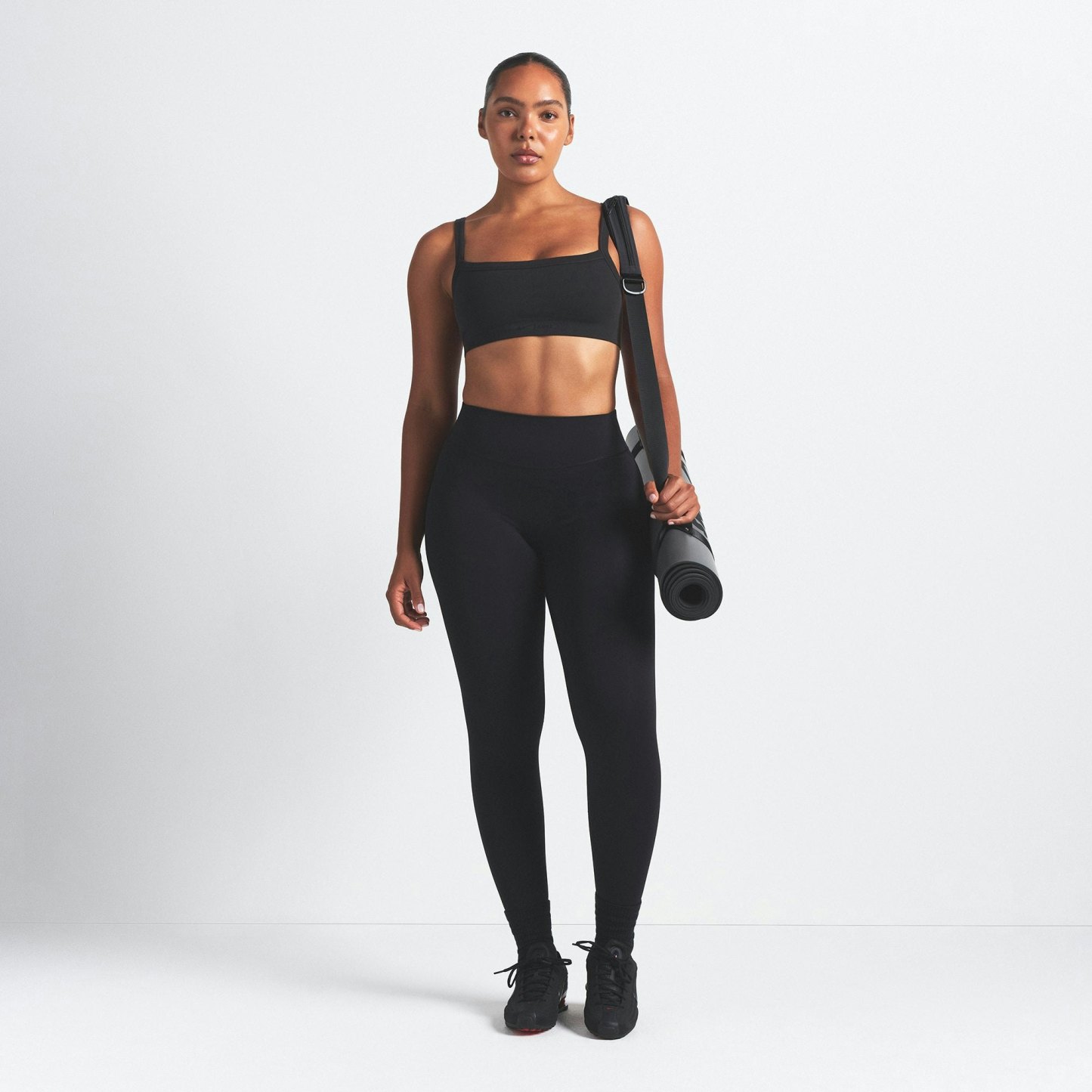 NikeSKIMS VINTAGE SEAMLESS CAMI BRA - OBSIDIAN