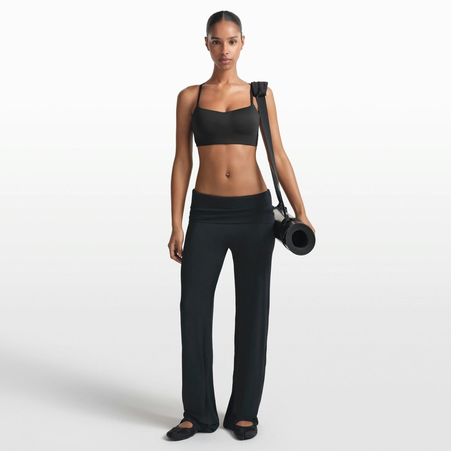 NikeSKIMS MATTE CONTOUR CAMI BRA - OBSIDIAN
