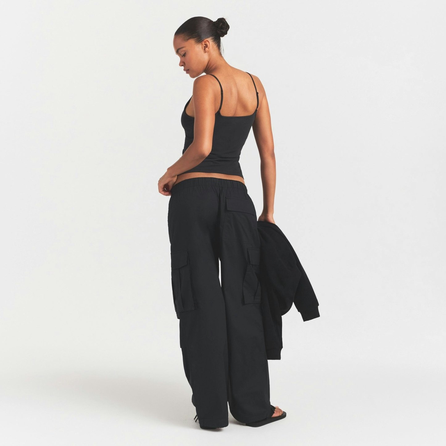 WOVEN COTTON OVERSIZED LOW RISE CARGO PANT - ONYX - image 9