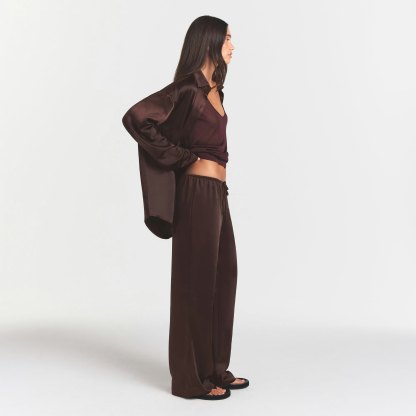 LIGHTWEIGHT SATIN STRAIGHT LEG PANT - ESPRESSO - image 8