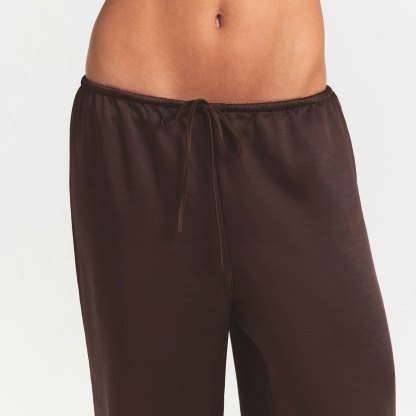 LIGHTWEIGHT SATIN STRAIGHT LEG PANT - ESPRESSO - image 7
