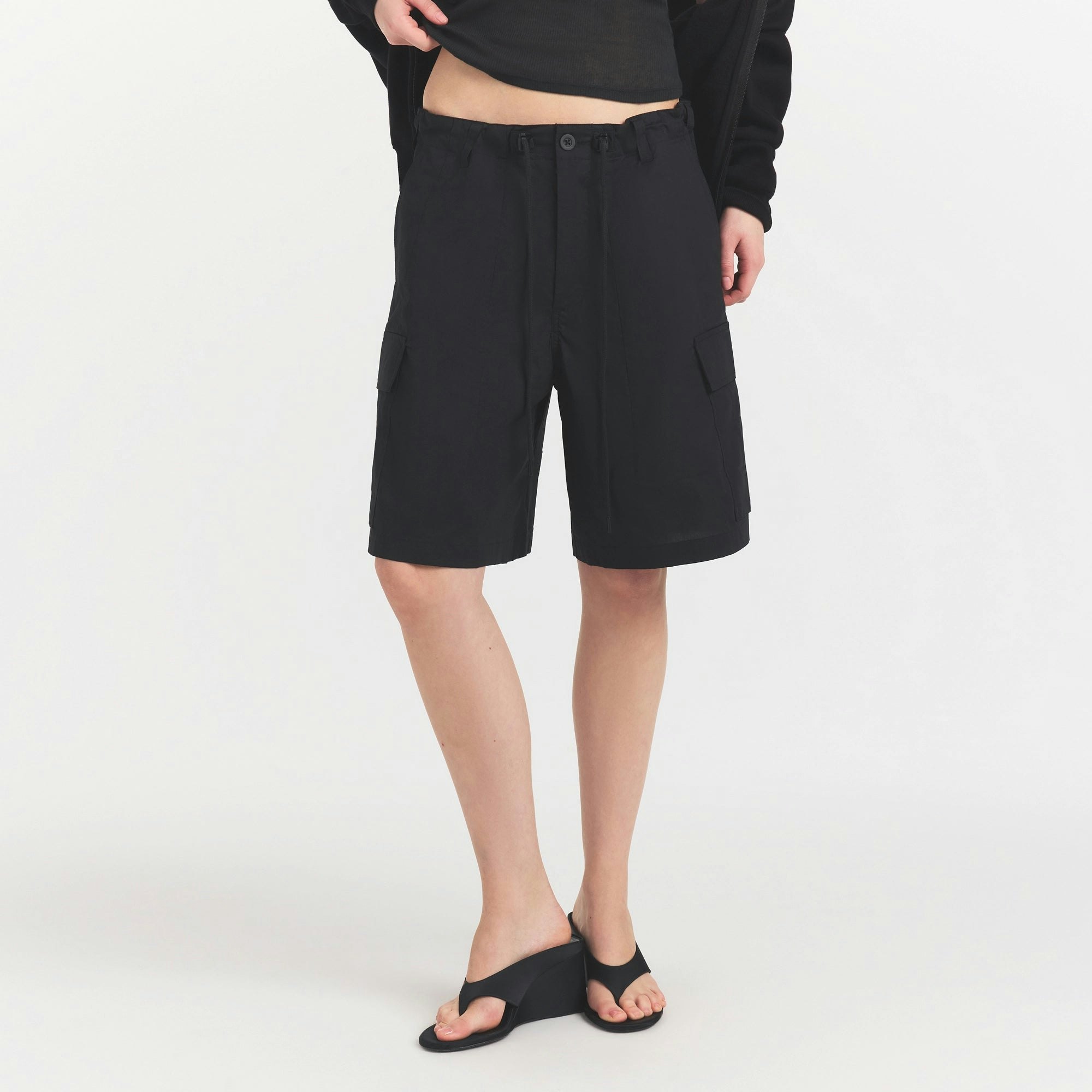 WOVEN COTTON OVERSIZED CARGO SHORT - ONYX - image 2