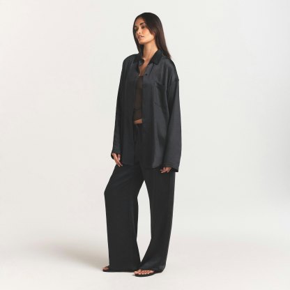 LIGHTWEIGHT SATIN OVERSIZED SHIRT - OBSIDIAN - image 3